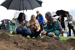 ZASAĐENO 65 RUŽA! Ružičnjak u Kragujevcu podrška obolelima od cistične fibroze!