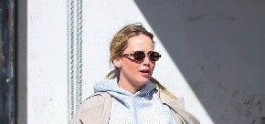 SA MANTILOM NEMA GREŠKE Klasičan model koji morate imati ovog proleća, kroj je savršen, a o boji da ne govorimo