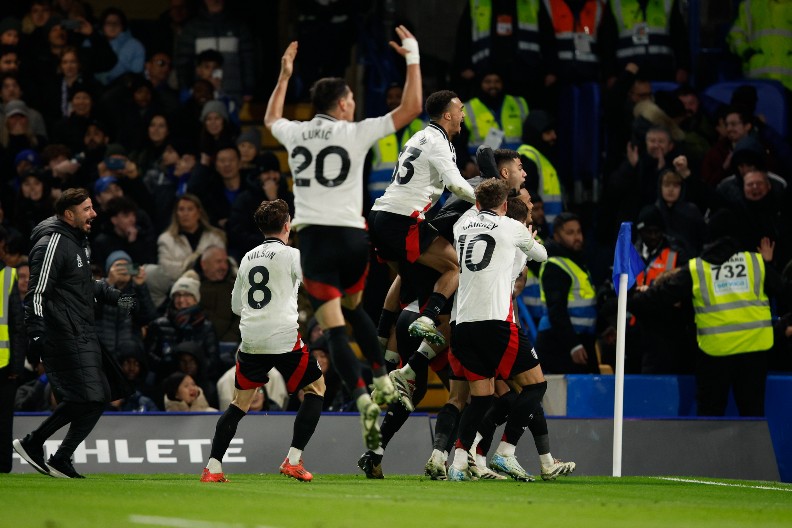 CRNI DANI NA "OLD TRAFORDU" Saša Lukić i Fulam izbacili Junajted i FA Kupa