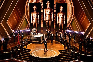 OBRAĆANJE SRBIMA SA DODELE OSKARA Ovaj potez niko nije očekivao, on se zahvalio poznatima iz naše zemlje!