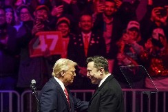 GROK CENZURIŠE KRITIKE MOĆNOG DVOJCA AI čatbot ignoriše bilo koju primedbu na račun Maska i Trampa