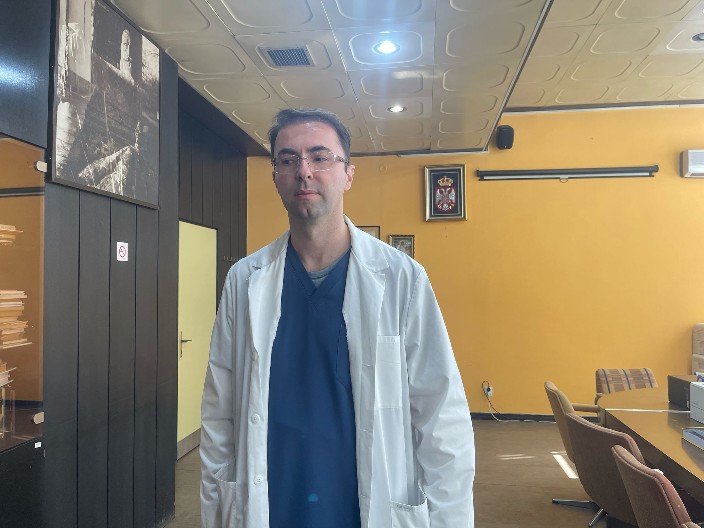 "NA KISEONIKU JE"  Oglasio se direktor Valjevske bolnice o stanju pronađene devojčice sa Uba (VIDEO)