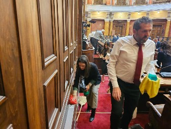 KAKO OPOZICIJA "ČISTI" HAOS KOJI SU NAPRAVILI I KAKO SE ZAISTA ČISTI: Pogledajte snimke i sve će vam biti jasno! (VIDEO)