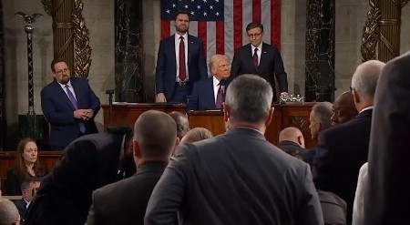 OVAKO TO RADE U SAD Kongresmen izbačen jer je dobacivao Trampu, šta bi uradili sa bandom koja je juče palila Skupštinu Srbije