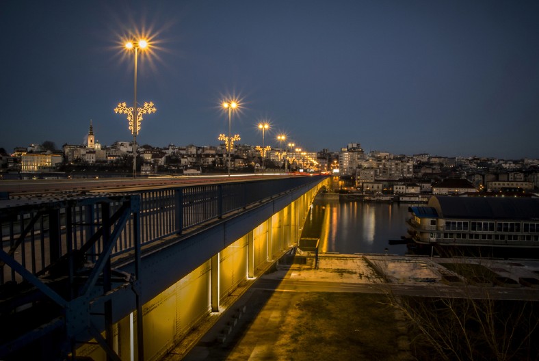 MLADIĆ SKOČIO SA BRANKOVOG MOSTA! Izvukli ga kod Beton hale!