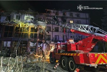 RAKETNI NAPAD NA RODNI GRAD ZELENSKOG Stradale četiri osobe, objavljen JEZIV SNIMAK (FOTO, VIDEO)