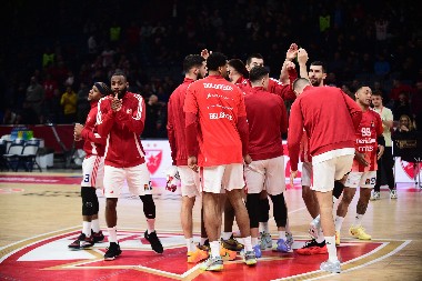 ZVEZDINA KATASTROFA U MINHENU Bavarci "razbili" crveno-bele, Edvards nerešiva enigma, poraz koji može mnogo da košta u borbi za plej-of