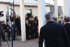 OTKUD ONA NA SAŠINOJ SAHRANI? Došla da isprati Popovića, a niko je nije očekivao