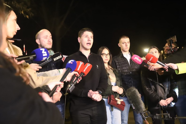 ONI SU BUDUĆNOST SRBIJE Studenti koji žele da uče izneli 5 zahteva, neće se MAĆI dok ne budu ispunjeni!