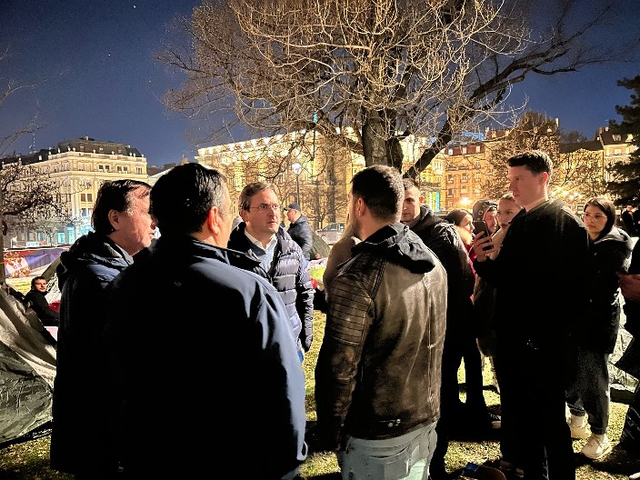 MINISTAR SELAKOVIĆ ODRŽAO PREDAVANJE STUDENTU U BLOKADI "Ja znam da ja Vas poštujem mnogo više nego Vi mene" (VIDEO)