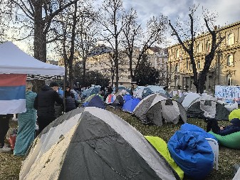 "NEMAM ROLEKS, IMAM SAT KOJI SU MI KUPILI MAMA I TATA ZA DOBRE OCENE" Ovo su studenti koji samo žele da uče!