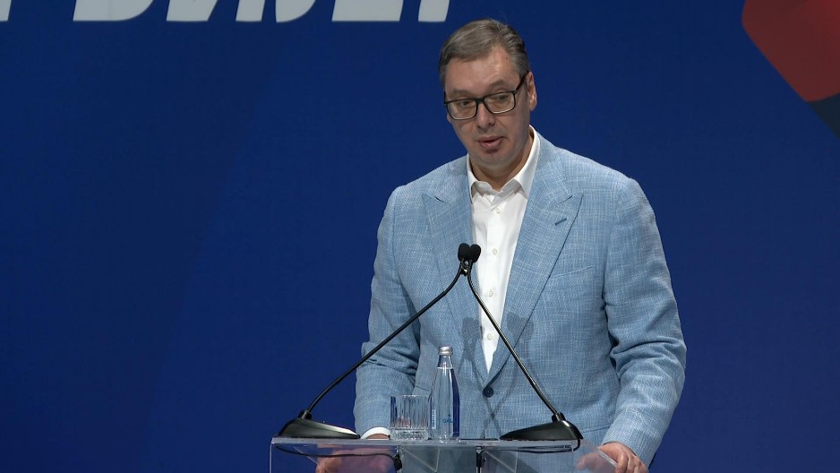 NISAM BIO NAJSREĆNIJI KADA SAM POTPISAO ZAKON O VISOKOM OBRAZOVANJU Vučić: Ništa pod milim bogom ne rade, a plata kaplje li kaplje!