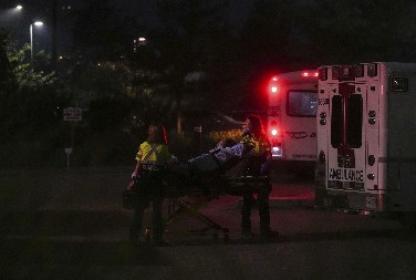 SEVALI RAFALI U PABU! 12 osoba povređeno u pucnjavi u Torontu