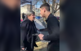 ŽENA NUDI NOVAC STUDENTU U PIONIRSKOM PARKU, ON ODBIJA: Ne želimo novac, uzmite ružu i poslužite se hranom (VIDEO)