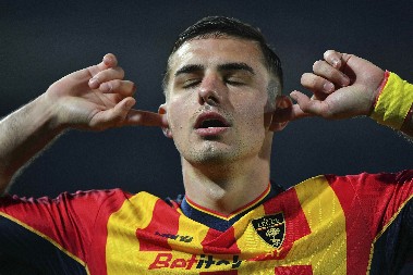 ITALIJANI ODLEPILI NA CRNOGORCA Nekadašnji napadač Zvezde glavna tema na "čizmi", transfer od 30 miliona sve izvesniji