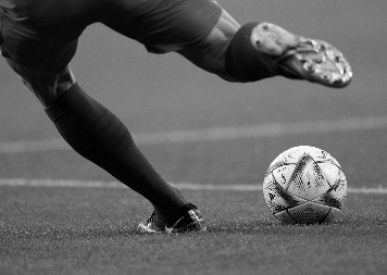 UŽAS Uleteo kolima na fudbalski teren i usmrtio devojčicu (10)