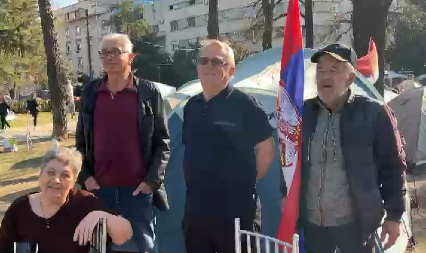JEDVA SE KREĆEM, ALI SAM DOŠLA DA PODRŽIM OVU OMLADINU! Građani obišli studente koji žele da uče: ''Studenti u blokadi su izmanipulisani'' (VIDEO)