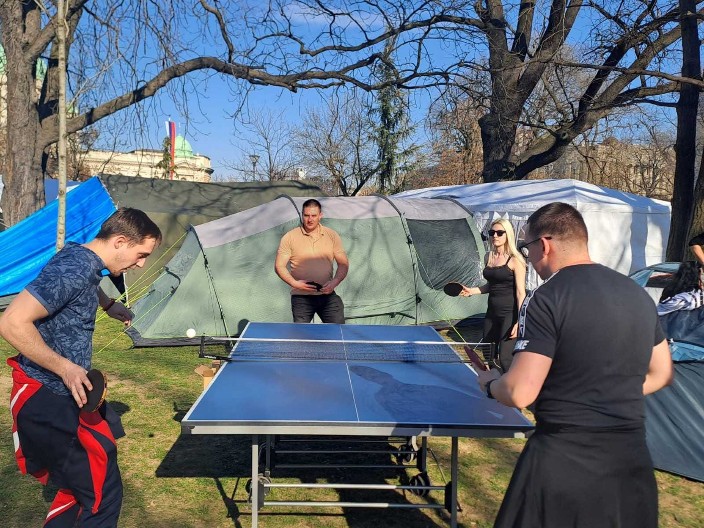 PIONIRSKI PARK: Kako se zabavljaju studenti koji hoće da uče dok čekaju ispunjenje svojih zahteva?