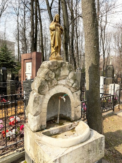 ZAŠTO SE PERU RUKE PO POVRATKU SA SAHRANE Sveštenik otkriva da li je to u skladu sa pravoslavljem