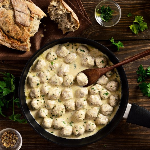 PILEĆE ĆUFTE U BELOM SOSU Mekane i sočne, a držaće vas dugo sitim