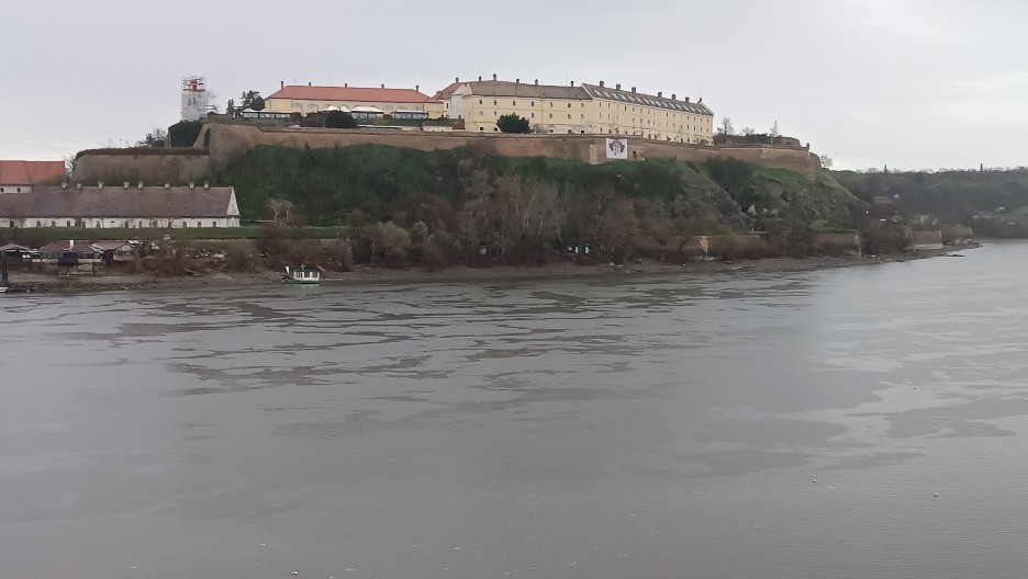 ZABRINJAVAJUĆI PRIZOR IZ NOVOG SADA Rekordno nizak vodostaj Dunava