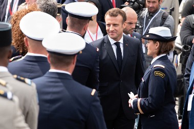 FRANCUSKA NA RUBU PROPASTI Ogroman rast vojne potrošnje preti slomu države