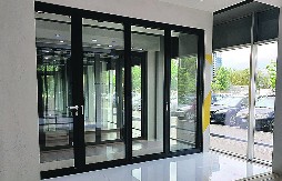 ŽIG "ČUVARKUĆA" NOSI 20 ALUMINIJUMSKIH SISTEMA KOMPANIJE ALUMIL Domaća proizvodnja, inovativna rešenja i visoki standardi kvaliteta