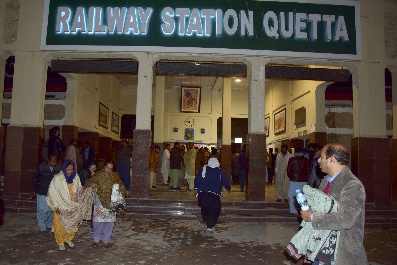 NASTAVLJA SE TRAGEDIJA U PAKISTANU 214 talaca u rukama militanata, 50 poginulih (FOTO)