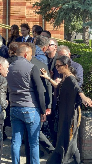 BIVŠA SNAJKA HAFE KARIĆ NJEMU NIJE IZJAVILA SAUČEŠĆE! Stigla na Novo groblje, evo kome je prvo prišla! (VIDEO)