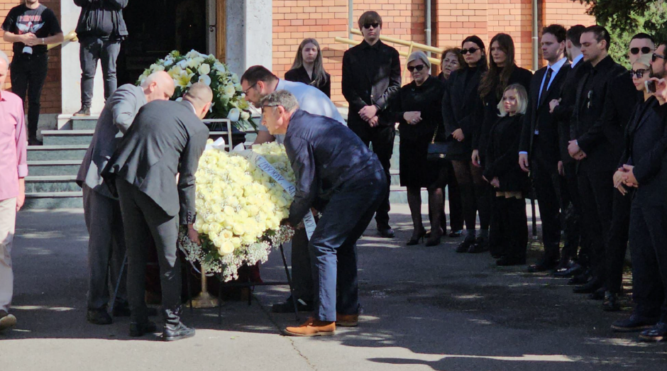 SAHRANJENA HAFA KARIĆ Ćerka Danijela jedva stoji na nogama, potresne scene na Novom groblju