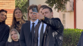 HAFINI UNUCI PRAVE SELFIJE PORED KOVČEGA Organizovali i snimanje sahrane iz vazduha!