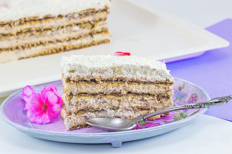 POSNA TORTA BELI ANĐEO Raskošna poslastica koja budi sva čula, uzećete parče više