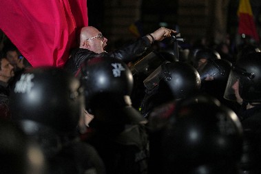 HAOS U RUMUNIJI! Simion će zameniti Đorđeskua na predsedničkim izborima