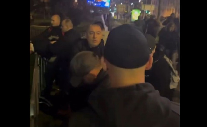 DVOJICA UHAPŠENIH KOD SKUPŠTINE SRBIJE! Čak i Krik priznaje da je došlo do sukoba između studenata (VIDEO)