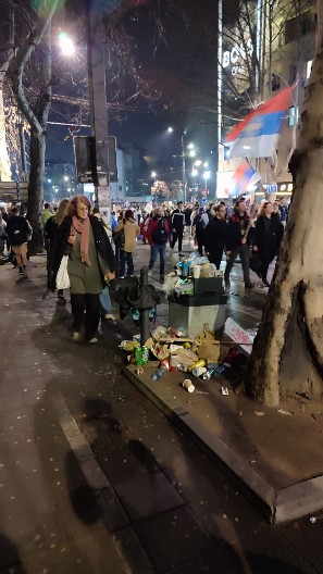BLOKADERI SVUDA OSTAVILI ĐUBRE ZA SOBOM: Pogledajte na šta liči grad (FOTO/VIDEO)