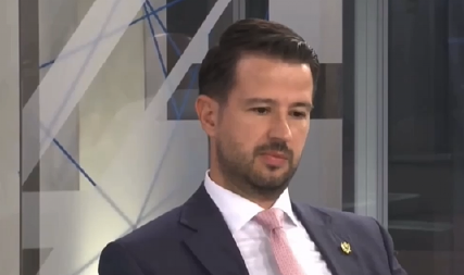 SRAMOTI NIKAD KRAJA: Ni Milatović ne sme da zucne o Lori!