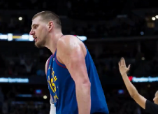 DRAMA U DENVERU Jokić ne može da hoda, svi su prestavljeni (VIDEO)