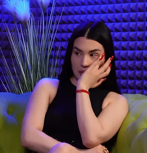 TROJICA MUŠKARACA NASRNULI NA ZORANU, PA PRETUKLI NJENU MAJKU! Jezivi detalji napada na pevačicu usred noći u Beogradu