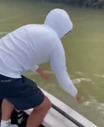 KAKAV UŽAS Krenuo da opere ruke posle pecanja, a onda ga je zgrabila neman, "sve se desilo u 2 sekunde"