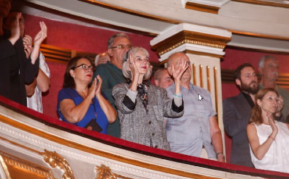 NAŠA GLUMICA DRŽAVI DUŽNA PREKO 15.000 EVRA! Njen sin otkrio da je jure izvršitelji, a niko da joj pomogne!