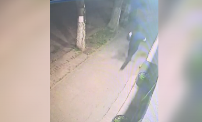 PRVE FOTOGRAFIJE SA MESTA PUCNJAVE U ODŽACIMA! Mihajlović upucan u blizini zgrade Opštinske uprave! (FOTO/VIDEO)