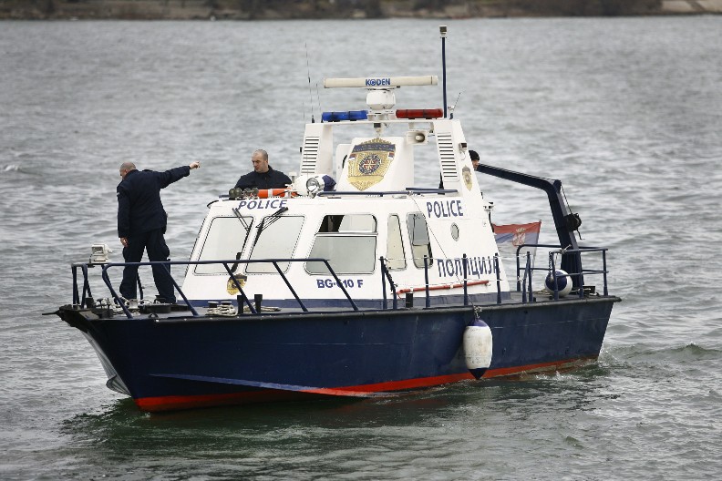 TELO DEVOJČICE ISPLIVALO DOK SU NA SPLAVU SLAVILI MLADENCE Na sebi imala roze duksericu i braon pantalone