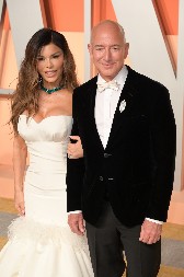 OD CIFRE ZA ORGANIZACIJU SVADBE SVIMA SE VRTI U GLAVI! Džef Bezos i Loren Sančez objavili datum venčanja posle 2 godine veridbe!