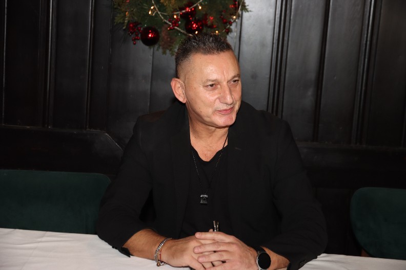 PEVAČICA TVRDI DA JOJ JE POLUMENTA SLAO PORUKE Šako odmah reagovao: "Bog me ubio ako znam ko je ova ženetina"