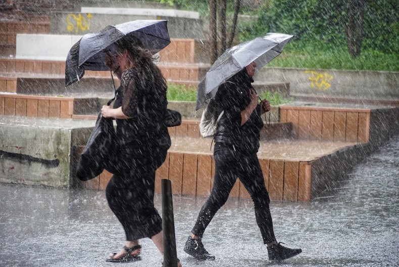 KIŠA PLJUŠTI U OVIM DELOVIMA SRBIJE! Evo gde se padavine očekuju do večeras!