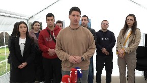 OPROSTIĆEMO AKO BUDEMO MOGLI, A ZABORAVIĆEMO AKO NAS NE BUDE BILO Studenti koji žele da uče poslali moćnu poruku iz Pionirskog parka