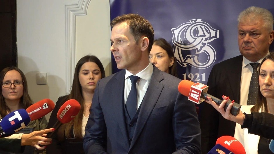 SARA, ANA, MARIJA I SUZANA POTPISALE UGOVORE ZA KREDIT ZA STAN Mali: Ovaj program nema nijedna država u Evropi (VIDEO)