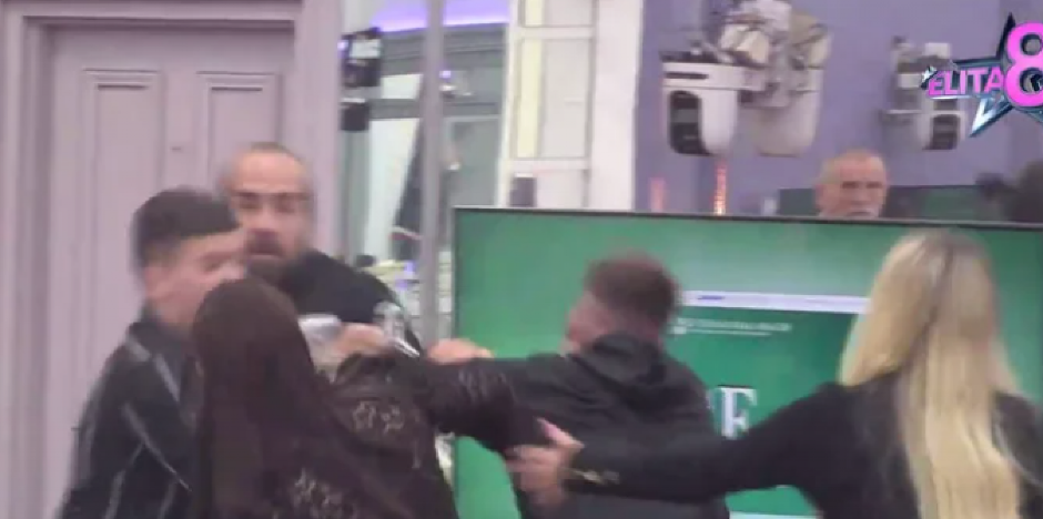 TAKMIČAR NASRNUO NA CIMERA U ELITI! Neviđeni karambol, niko ne može da ih razdvoji, očekuje se hitna reakcija produkcije