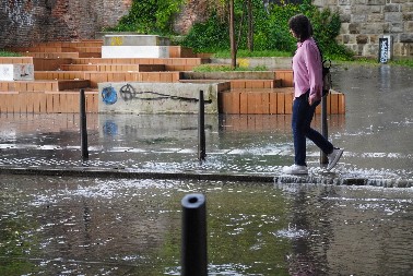 JAK PLJUSAK SE SRUČIO NA OVAJ DEO SRBIJE Evo gde se premeštaju crni oblaci! OVDE ĆE BITI I SNEGA