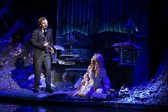 Fantom je stigao u Beograd! Pojavljivanje Fantoma širom Beograda kao najava mjuzikla FANTOM IZ OPERE (22-29. april, Sava centar)